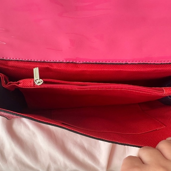 Pink Crocodile-Embossed Chain Shoulder Bag - Picture 3 of 3